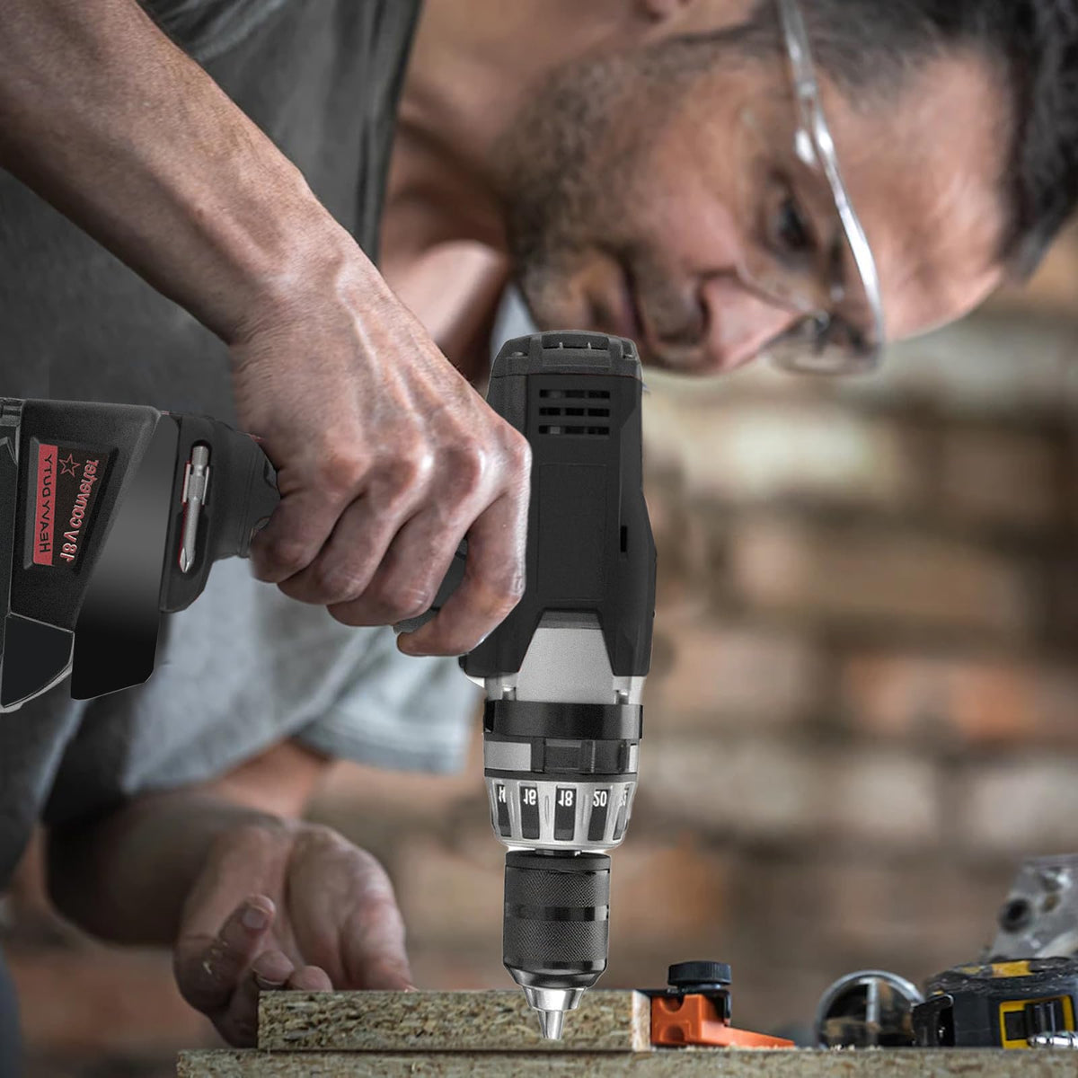 Fybemax adapter supports USB charging while powering Milwaukee tools on site.