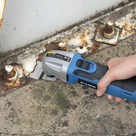 G LAXIA oscillating tool with ergonomic grip for easier control during tasks