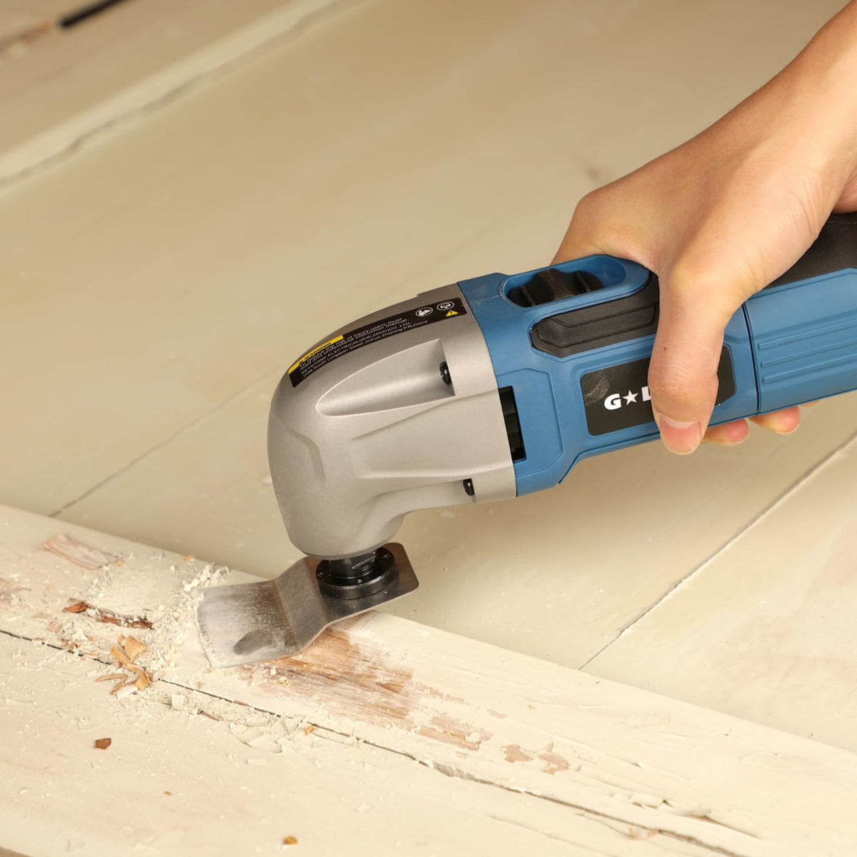 G LAXIA oscillating tool side view shows ergonomic grip for comfortable handling