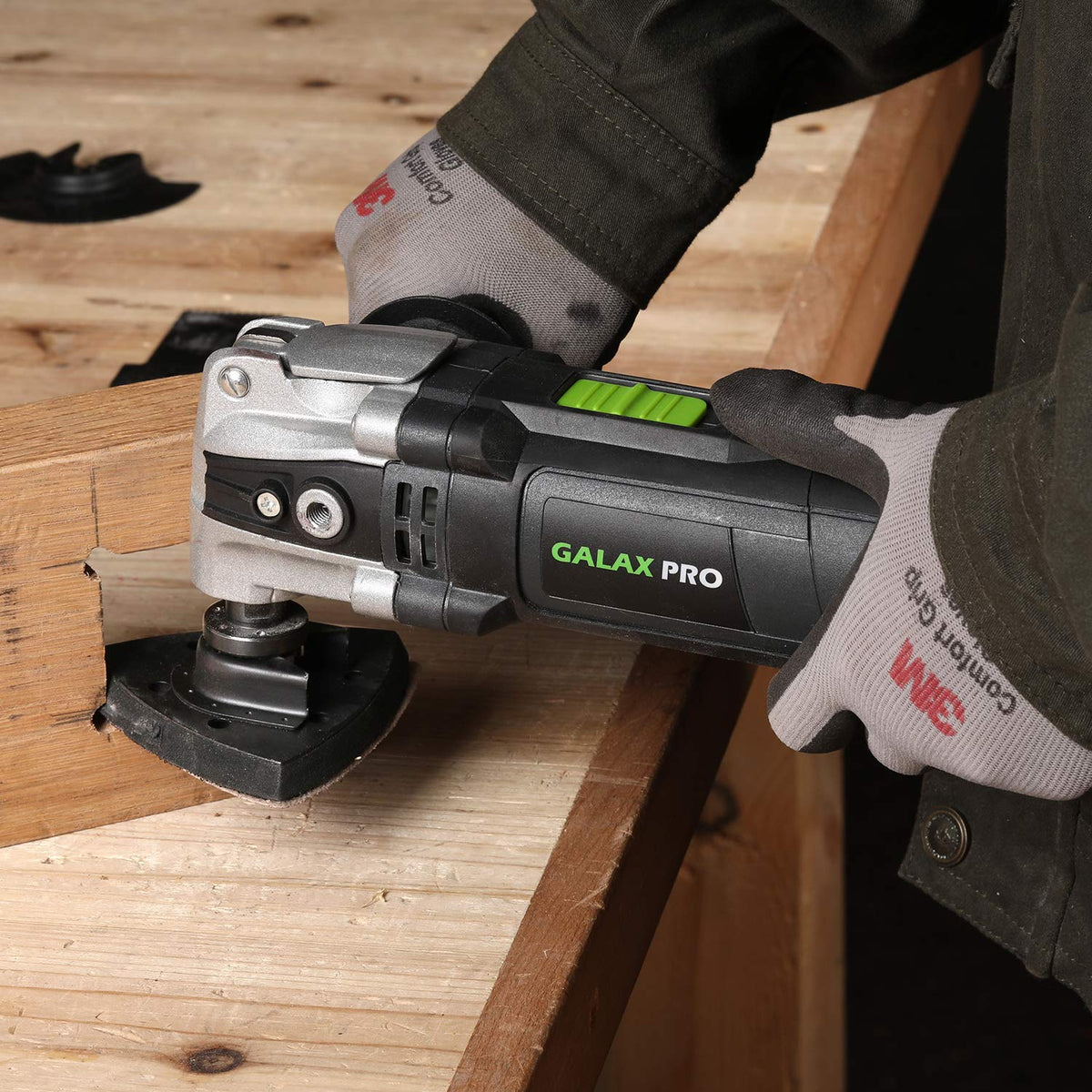 GALAX PRO 30-piece accessory kit enhances project versatility.