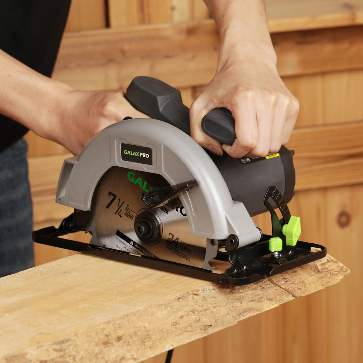 Accessory bundle includes blade, Allen wrench, rip guide, and user manual.