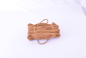 Garden Twine plant support for vines and hops illustrates practical application