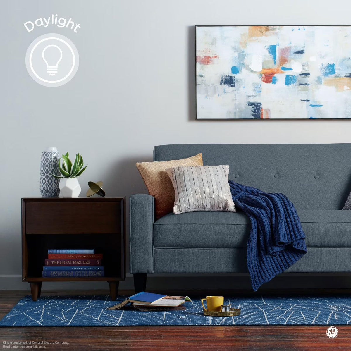 GE Daylight LED 12-pack dimmable for customizable ambiance.