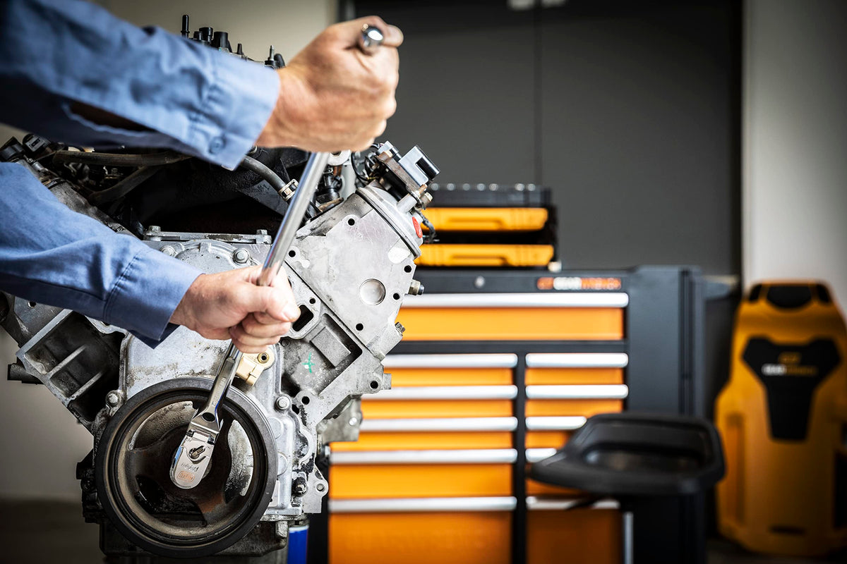 GEARWRENCH 120XP compact head design improves access to hard-to-reach fasteners