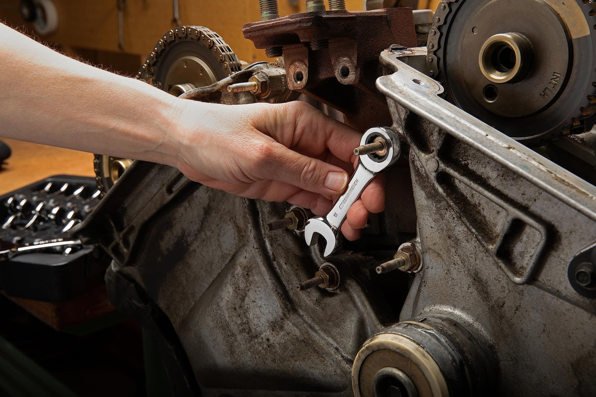 GearWrench 85206 five-degree ratcheting arc speeds turning in cramped spots.