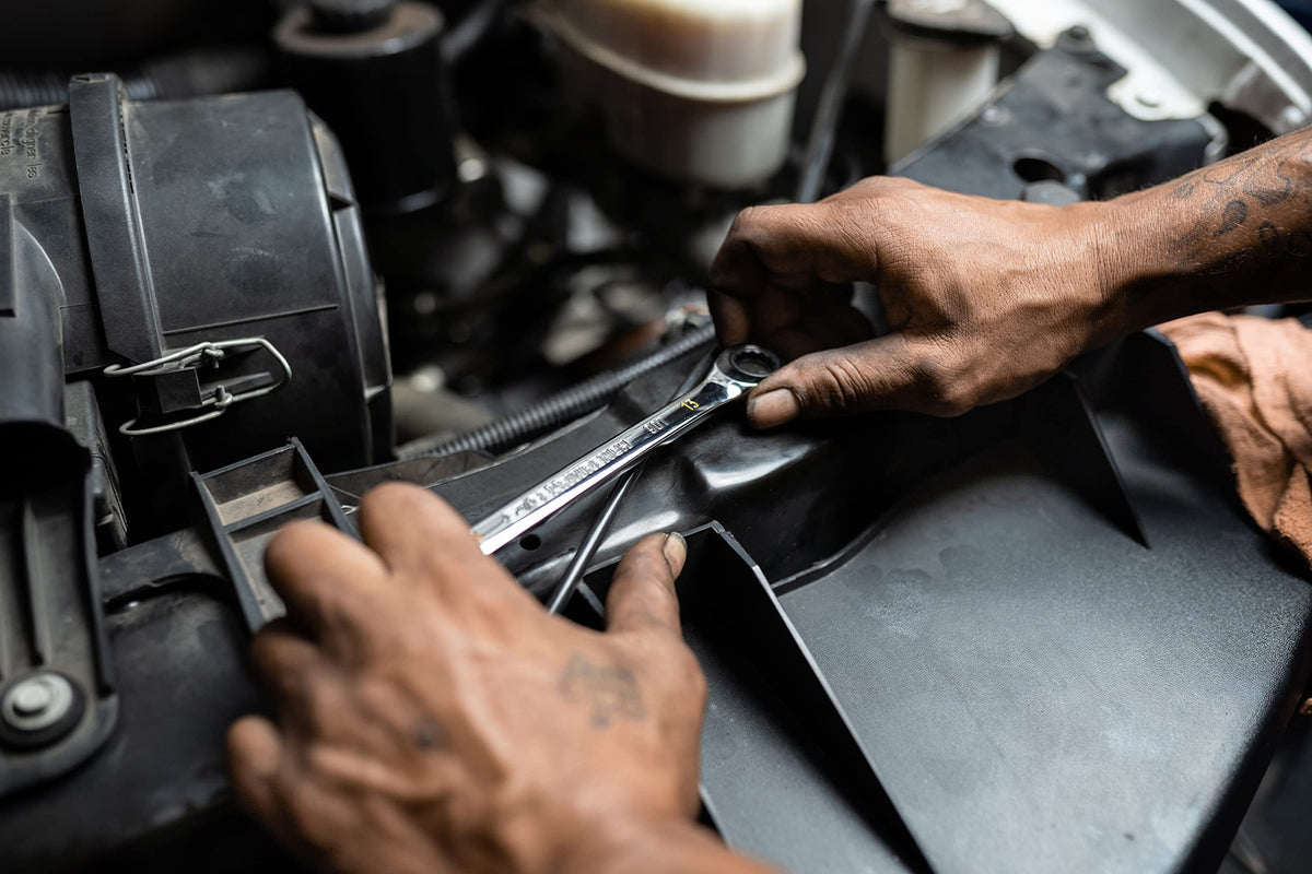 Off-corner loading on box end of GEArWRENCH 86913 improves grip