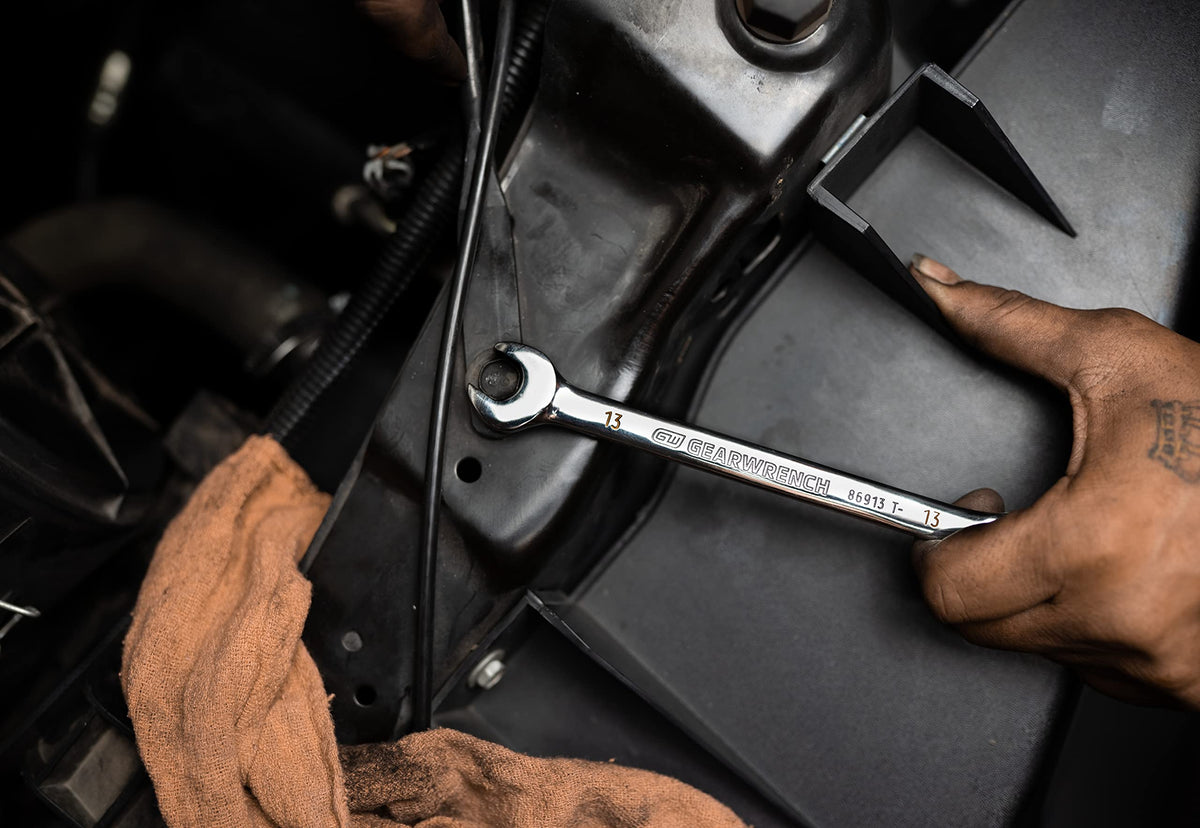 Ideal for use in tight spaces and engine bays with GEArWRENCH 86913