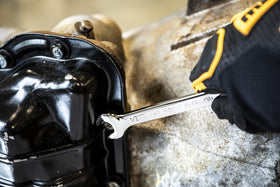 GEARWRENCH 86955 off-corner end design reduces fastener rounding