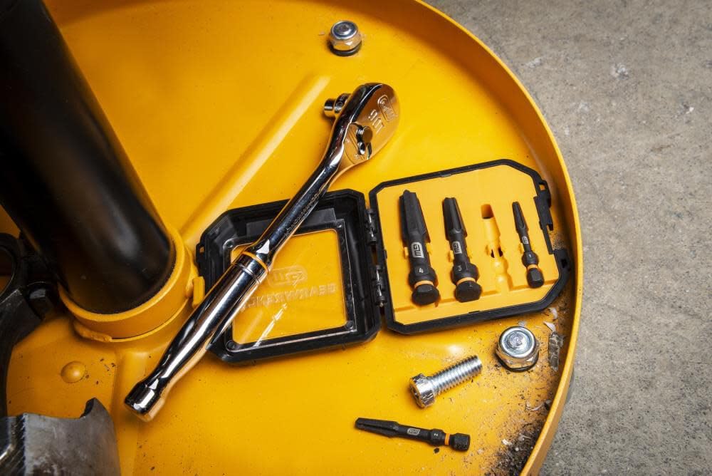 GEARWRENCH Bolt Biter laser markings help quick size identification.