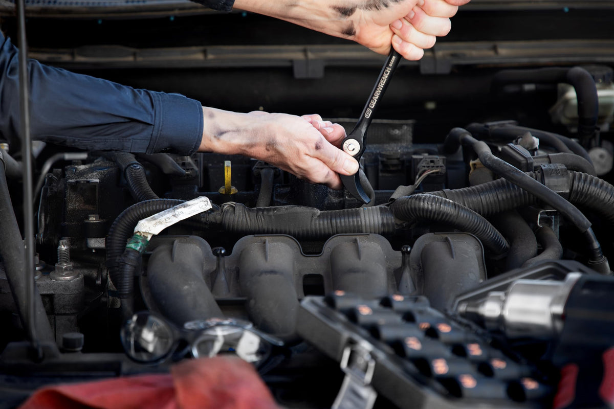 GEARWRENCH heavy-leverage pry bar enables stubborn component removal.