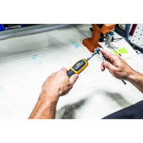 GEARWRENCH torque screwdriver high-visibility scale visible on the shaft for quick readings.