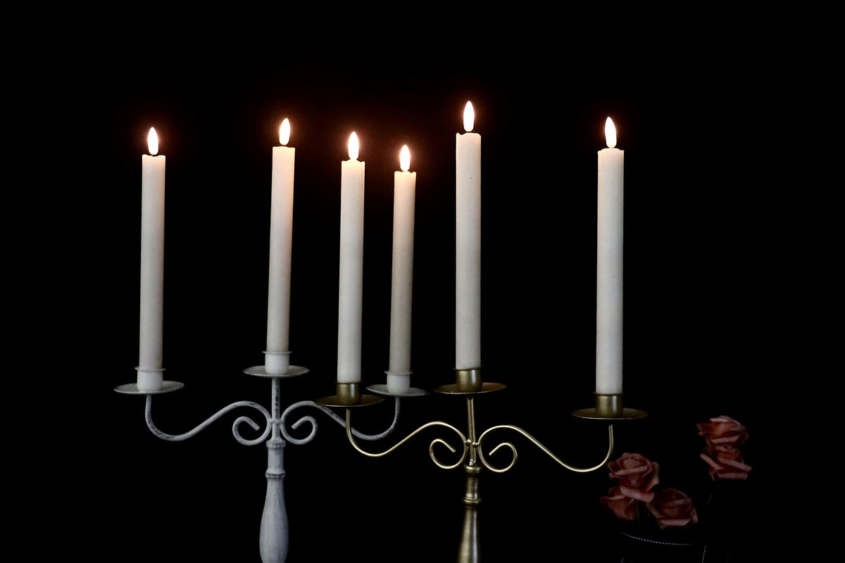 GenSwin 3D wick flicker creates realistic candle flame effect.