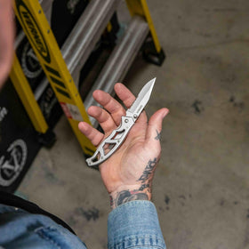 Gerber Paraframe I safety frame lock enhances blade security.