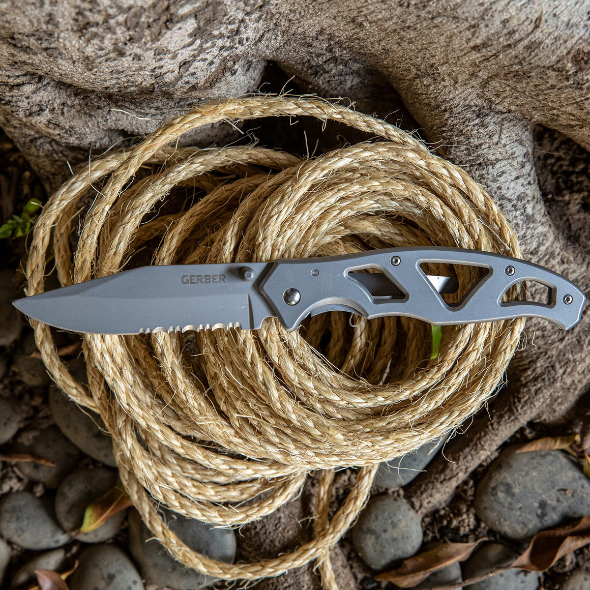 Gerber Paraframe II frame-lock ensures secure blade control.
