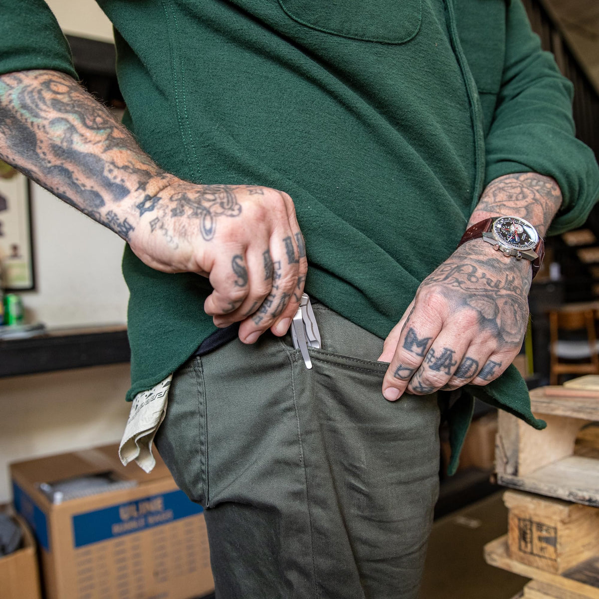 Gerber Paraframe Mini frame-lock handle provides secure closure for safe outdoor tasks.