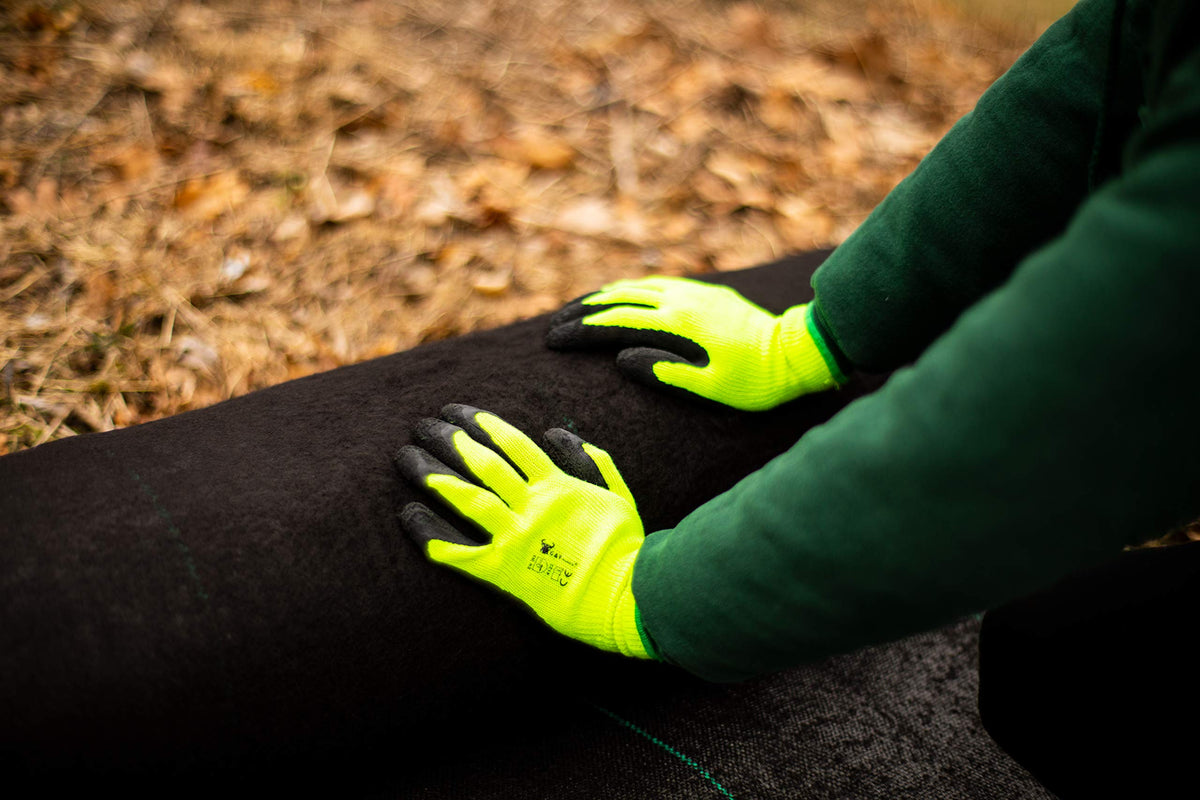 G and F 1516 breathable cotton blend keeps hands cool during gardening.