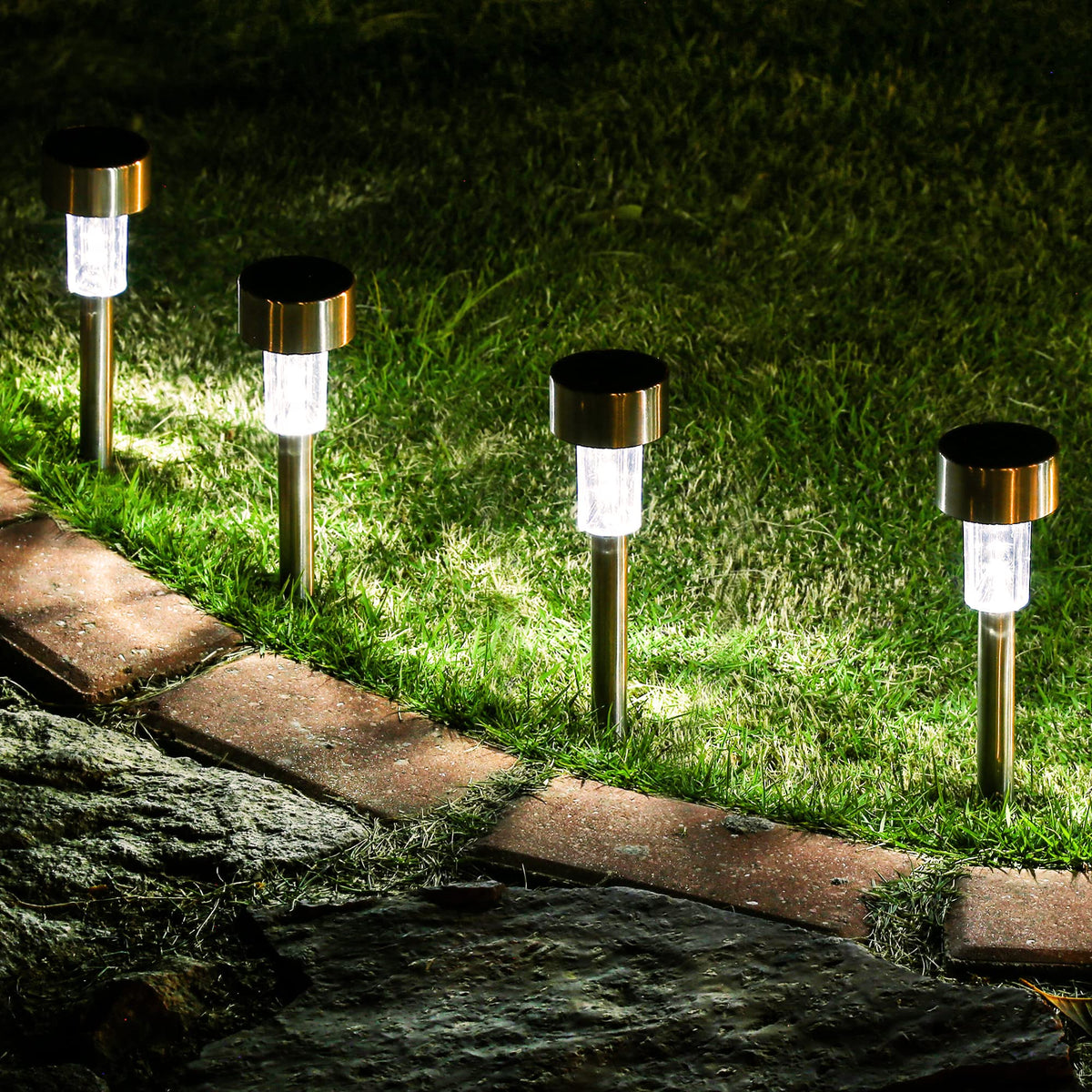 GIGALUMI IP44 waterproof lights withstand rain for reliable outdoor lighting.