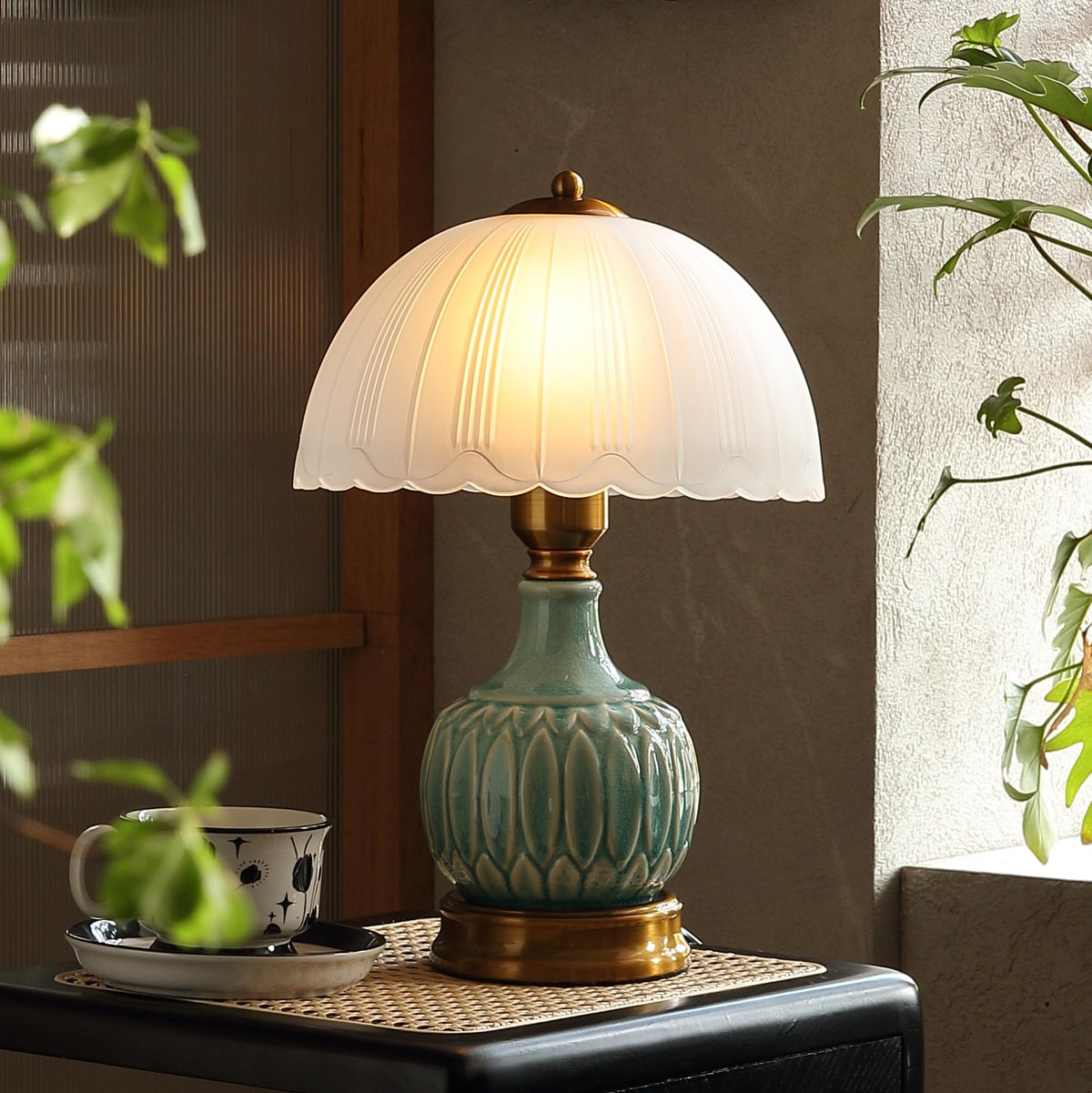 Glivpny LD002 vintage table lamp with green ceramic base, ideal bedside decor.