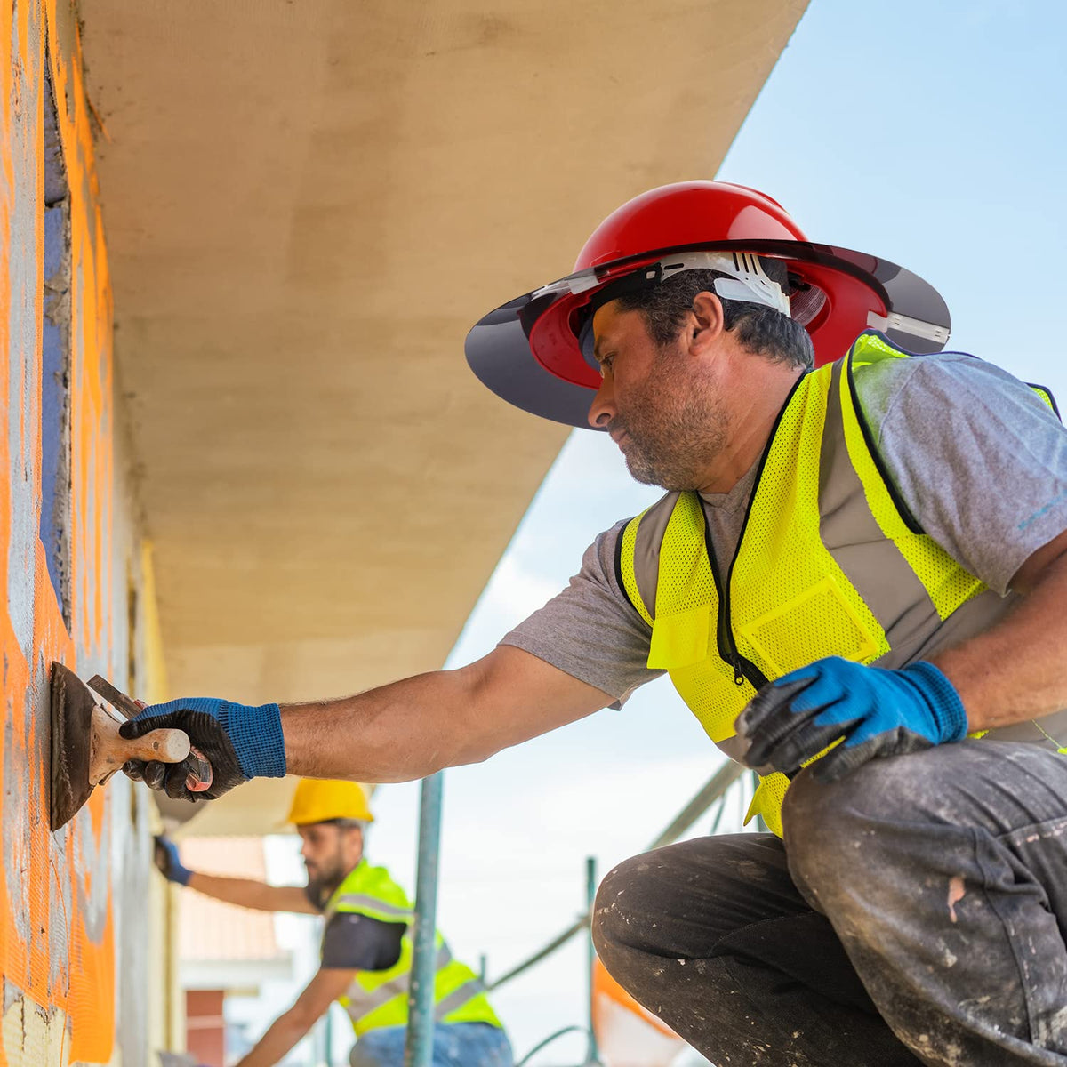 Glosaie hard hat visor in-use on construction site boosts comfort and sun protection.