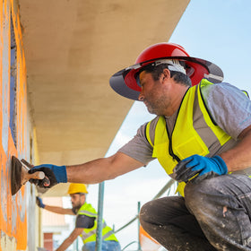 Glosaie hard hat visor in-use on construction site boosts comfort and sun protection.