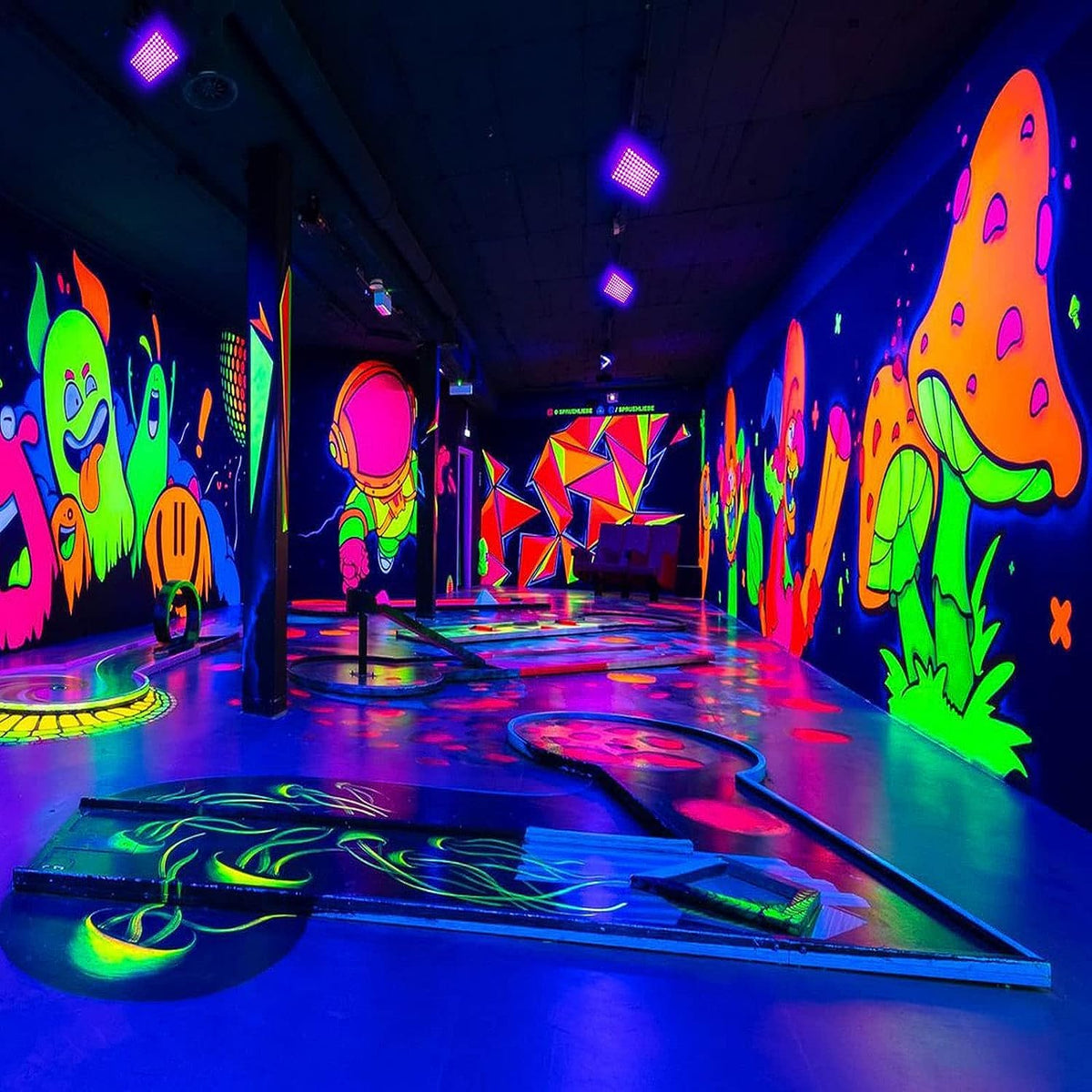 Glostars UV light angle shot demonstrating broad coverage in a room
