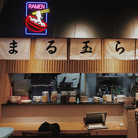 GNVETZLL ramen neon sign closeup reveals acrylic body and bright LED tubing.