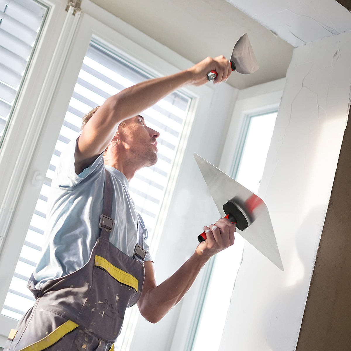 Goldblatt Premium Aluminum hawk is lightweight for reduced user fatigue.