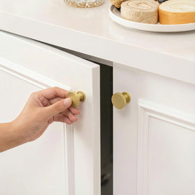 Goldenwarm round knob with 29mm profile and clean brushed finish.