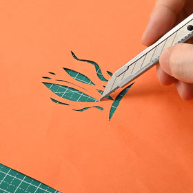 Gomake precision blades support delicate hobby projects.