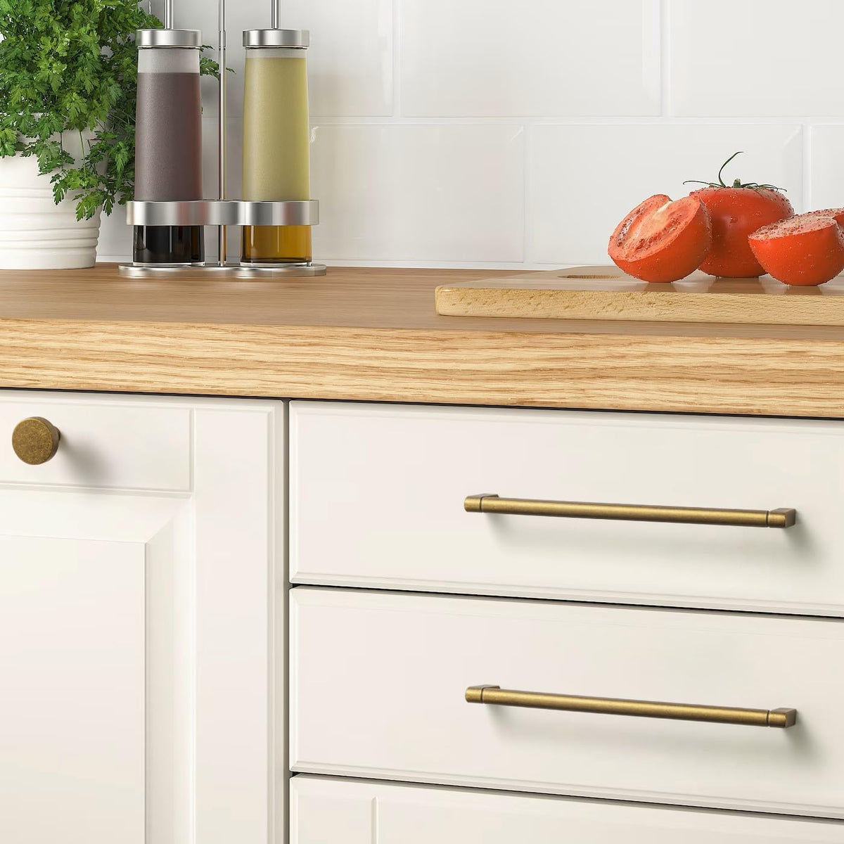 Goo-Ki kitchen hardware with two screw options fits varied thickness.