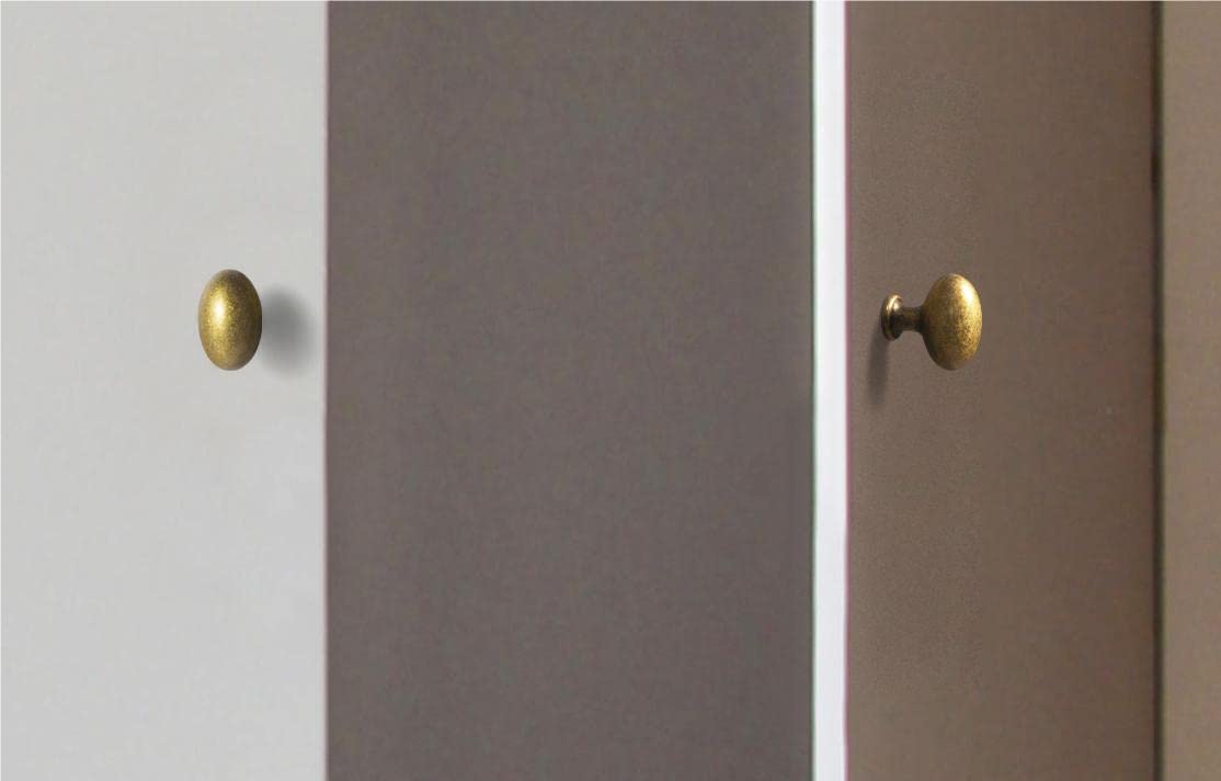 Goo-Ki oval knob in zinc alloy finish, rust-resistant and long-lasting.