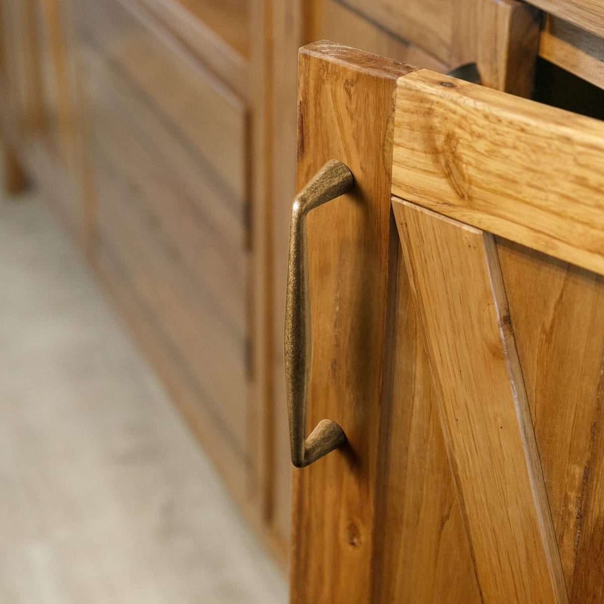 Goo-Ki cabinet handle installation on wardrobes and shelves is versatile.