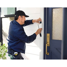 Google Nest Doorbell Battery Ash intercom enables talking to visitors.