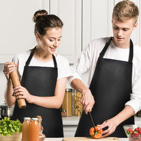 Gotega one-size-fits-all 40-inch length apron fits most body types.