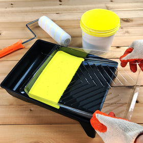 Greatandrew deep-groove trays hold more paint for faster coverage.