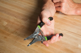 Greenlee 1955-SS spring and low-profile lock enabling quick cycles