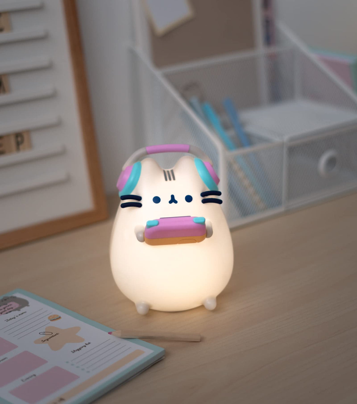 Grupo Erik Pusheen Gamer Lamp includes USB cable for quick setup