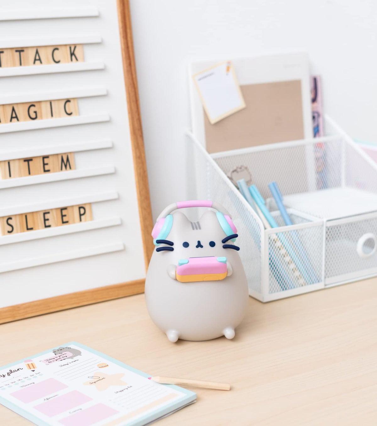 Grupo Erik Pusheen Gamer Lamp offers USB or battery power options