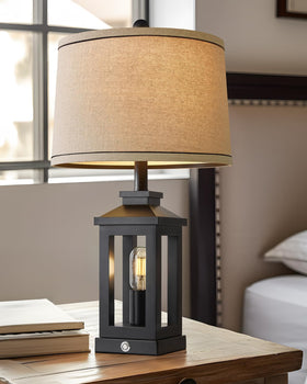 G-SAFAVA lamp USB ports provide convenient charging