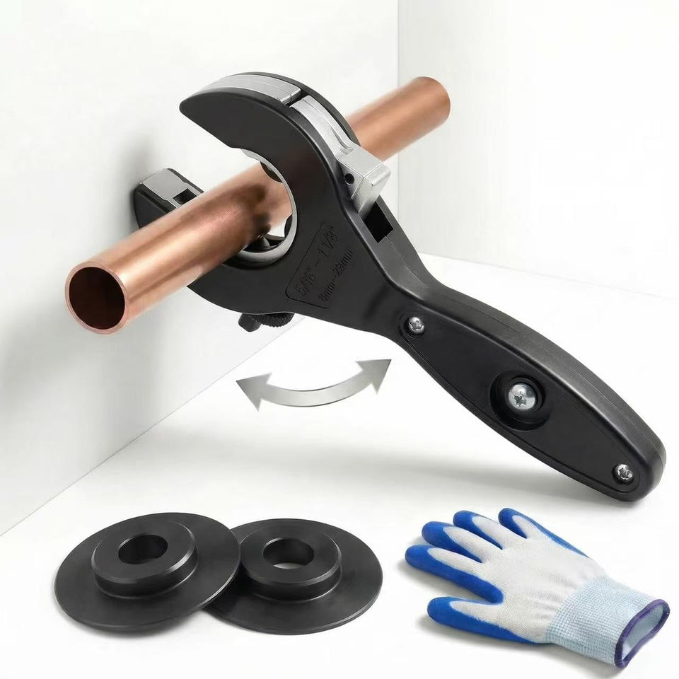 HalfofLife ratcheting pipe cutter demonstrates close-quarters cutting capability.