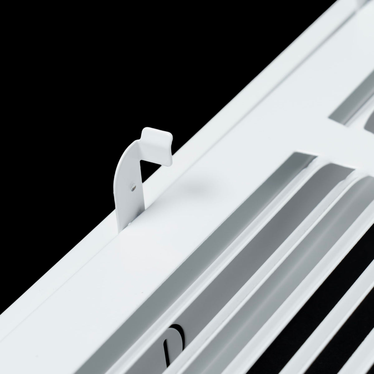Handua removable face door enables quick filter changes