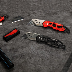 HAUTMEC knife efficiently cuts cardboard, drywall, and PVC materials.