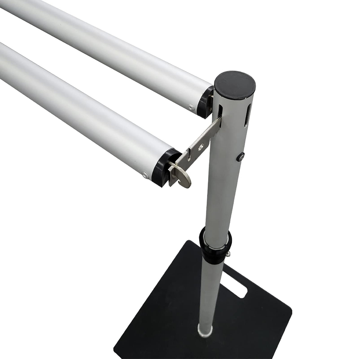 Hecis tool-free installation simplifies backdrop assembly and adjustments.