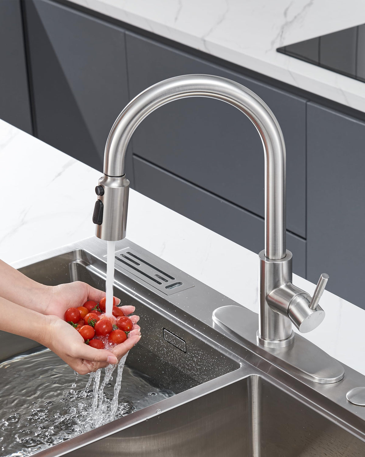 Mode-switch button on HEISOK spray head enables quick changes