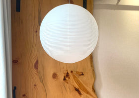 Henjjras handmade steel-wire frame with paper finish delivers durable texture.