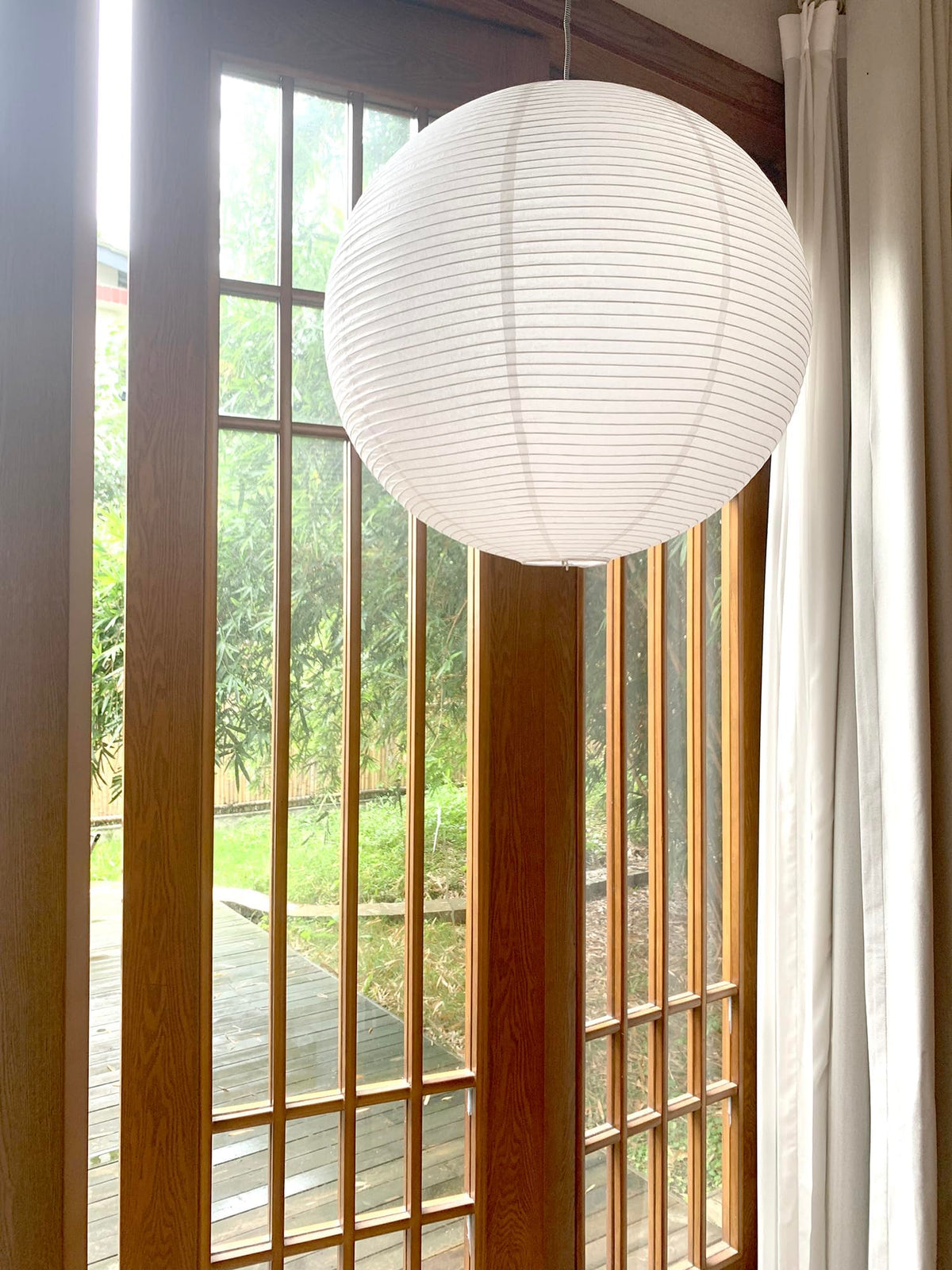 Henjjras round paper lampshade 60cm diameter offers lightweight, easy installation.