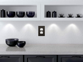 Henne Bery easy-install wall plate with matching screws