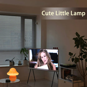 Warm, diffuse light from the HEQET mushroom lamp creates cozy evenings.