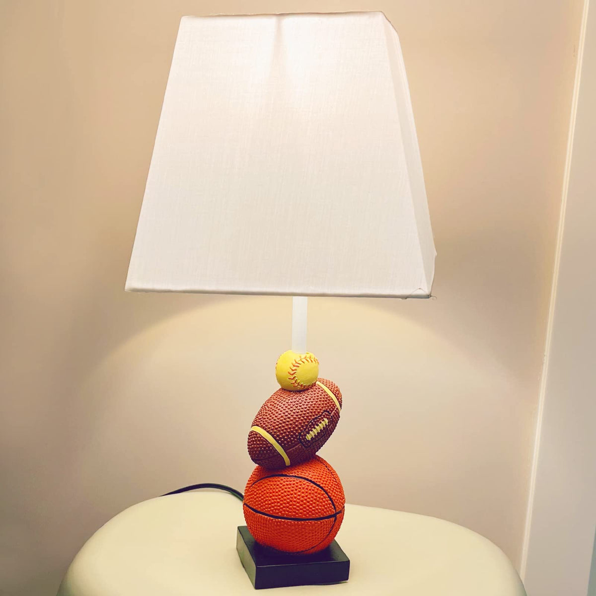 HERBESTBAY LED bulb included supports energy-efficient lighting