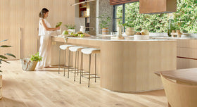 Heroad self-adhesive vinyl adheres smoothly to flat surfaces.